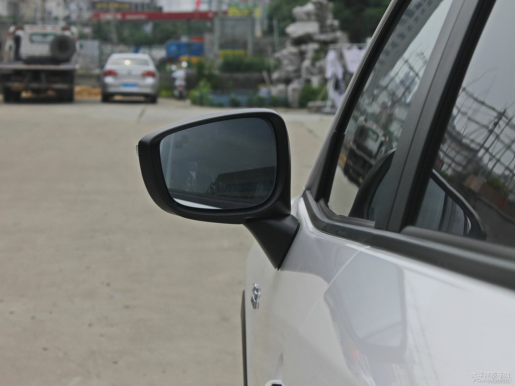 珠光白馬自達(dá)CX-5車身外觀圖片