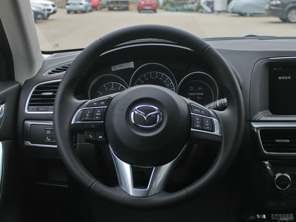 珠光白馬自達(dá)CX-5中控內(nèi)飾圖片