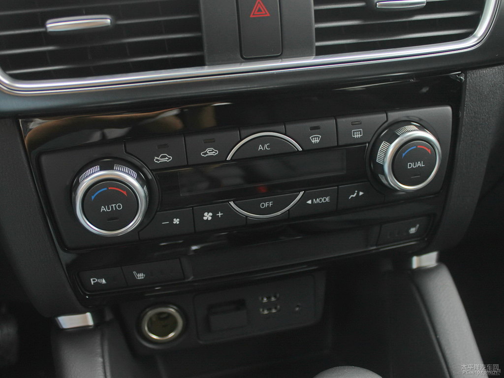 珠光白馬自達(dá)CX-5中控內(nèi)飾圖片