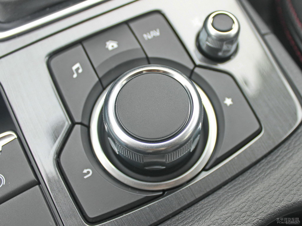 珠光白馬自達CX-5中控內飾圖片