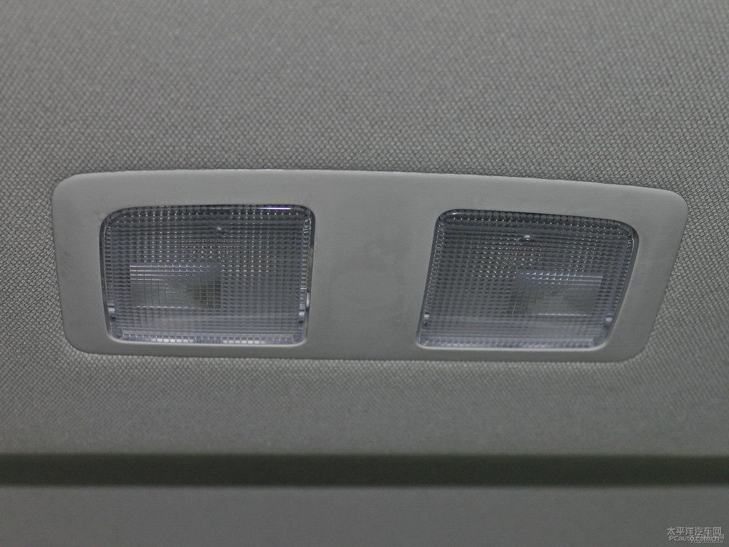 珠光白馬自達CX-5車廂內(nèi)飾圖片