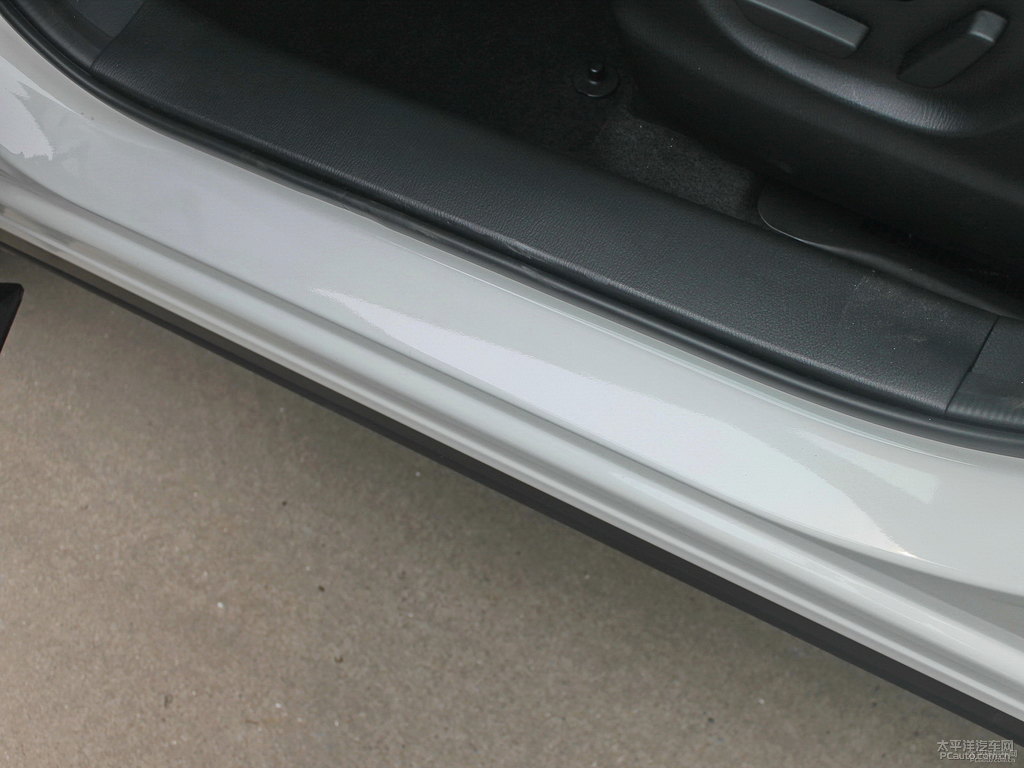 珠光白馬自達(dá)CX-5車廂內(nèi)飾圖片