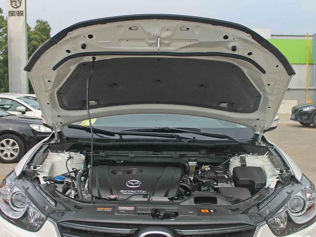 珠光白馬自達(dá)CX-5發(fā)動機(jī)其它細(xì)節(jié)圖片