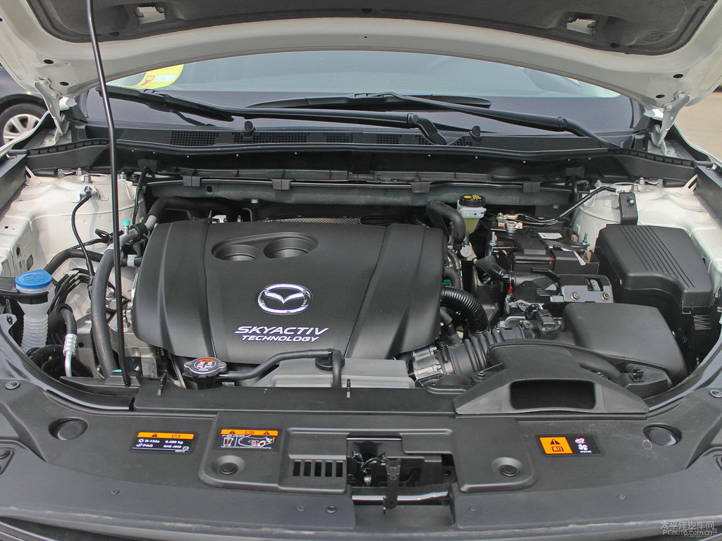 珠光白馬自達(dá)CX-5發(fā)動(dòng)機(jī)其它細(xì)節(jié)圖片