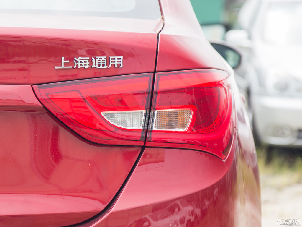 中國(guó)紅英朗車尾外觀圖片