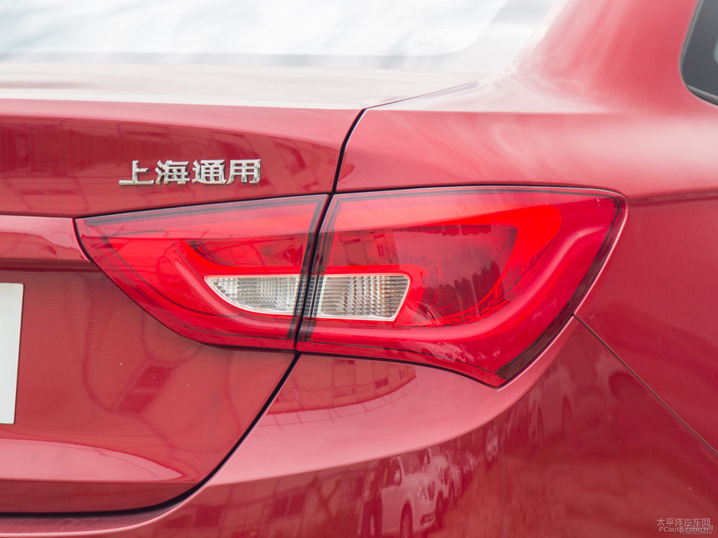 中國(guó)紅英朗車尾外觀圖片