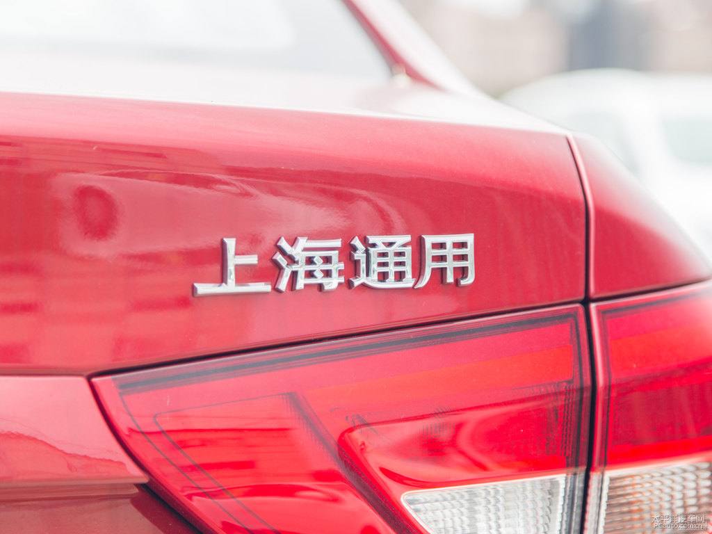 中國紅英朗車身外觀圖片