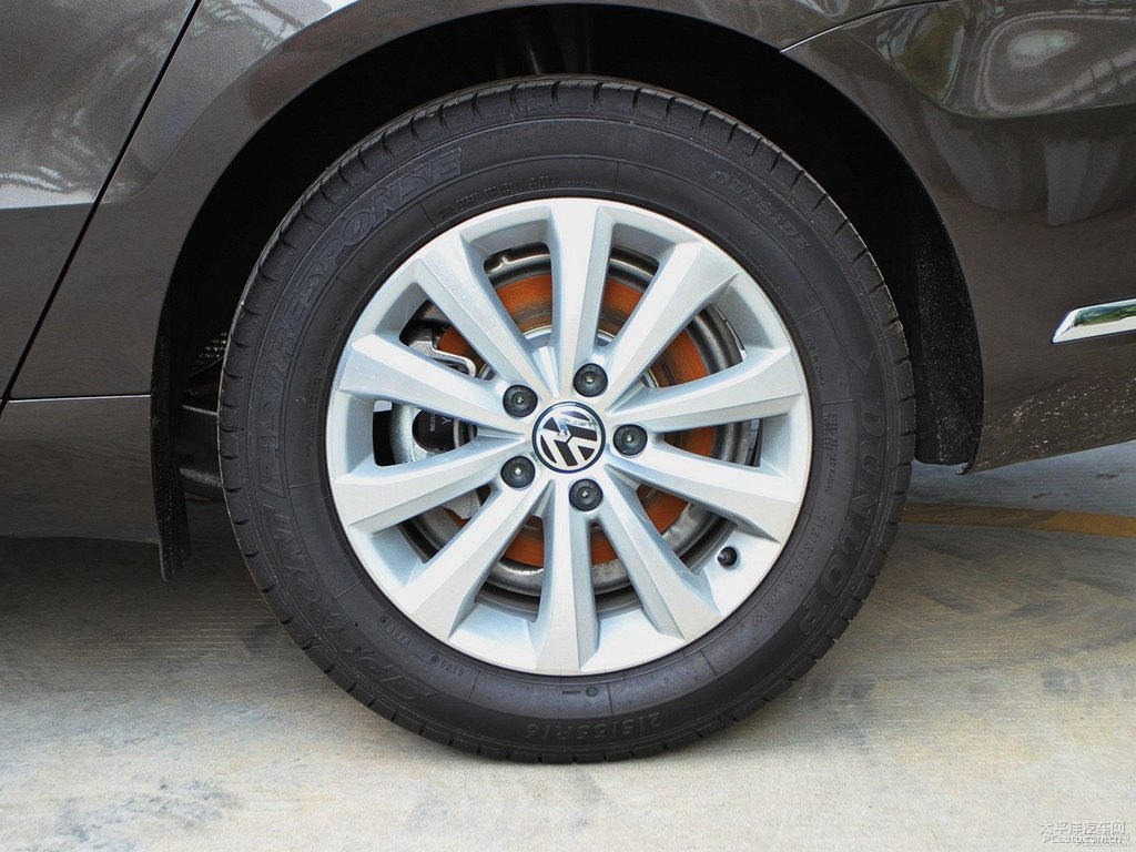 橡木棕邁騰車身外觀圖片