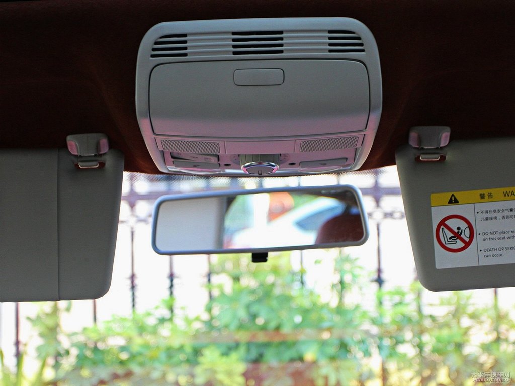 橡木棕邁騰車廂內(nèi)飾圖片