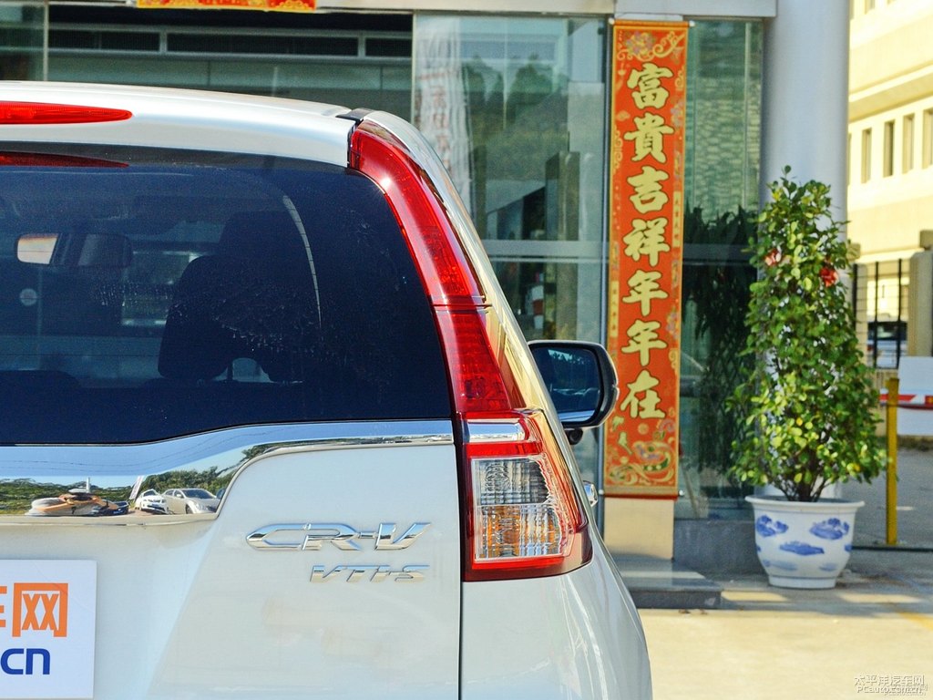 珍珠白本田CR-V車尾外觀圖片