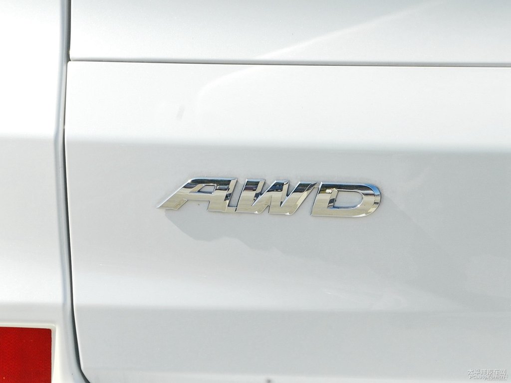 珍珠白本田CR-V車尾外觀圖片
