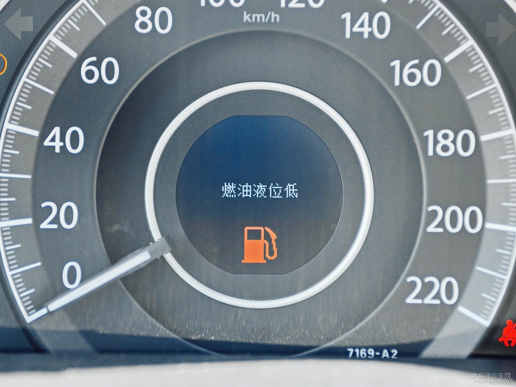 珍珠白本田CR-V中控內(nèi)飾圖片