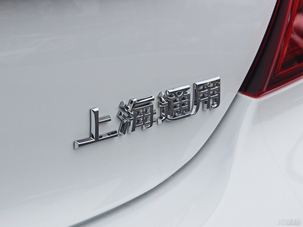 幻白君威車尾外觀圖片