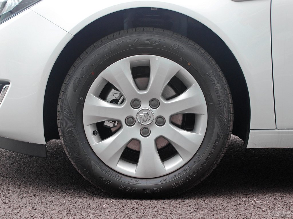 幻白君威車身外觀圖片