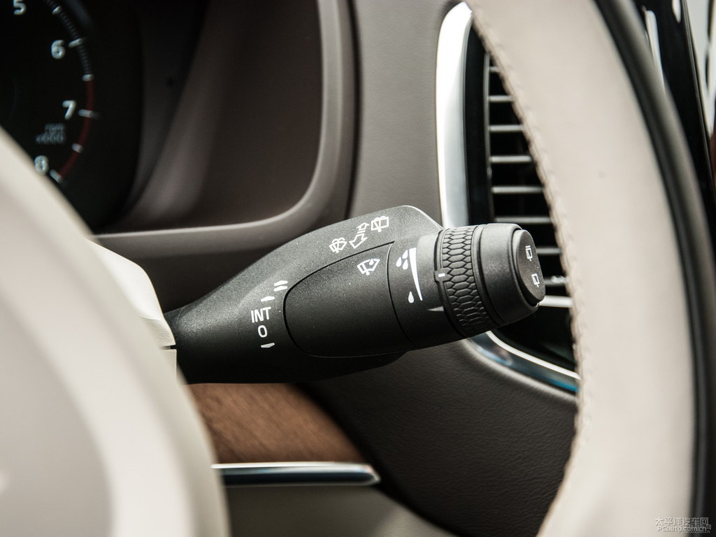 耀目沙沃爾沃XC90中控內(nèi)飾圖片