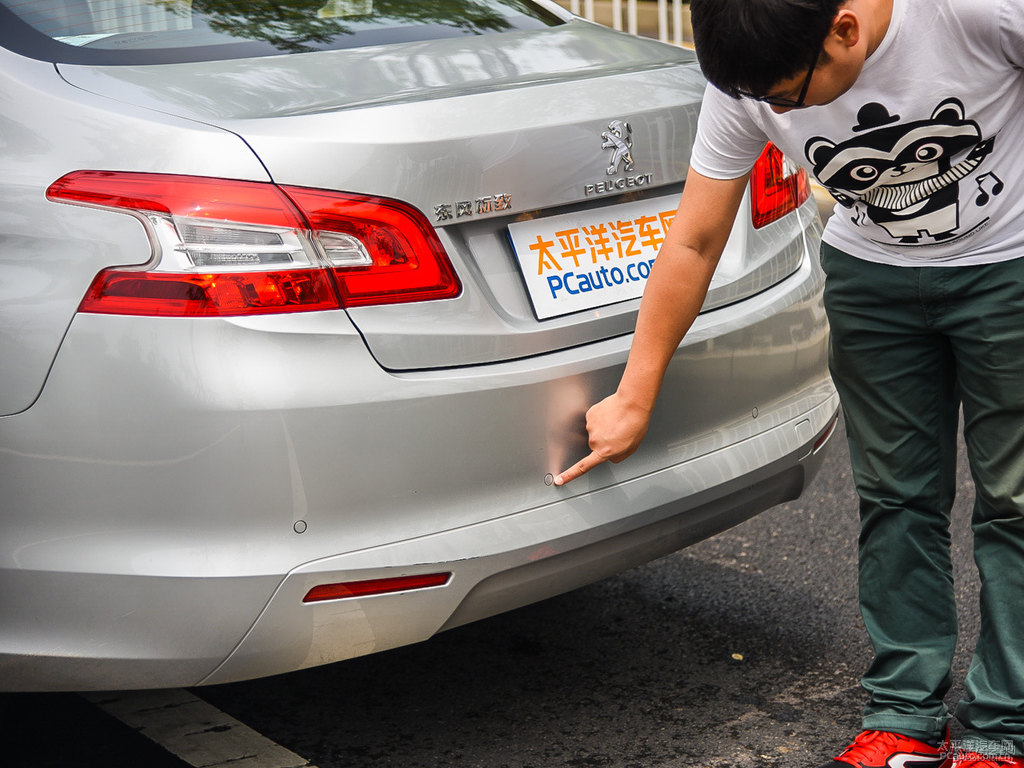 珠光白標(biāo)致408車尾外觀圖片