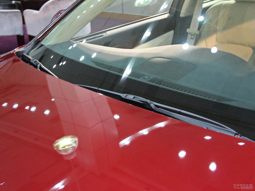 深紅云母色皇冠車(chē)身外觀圖片