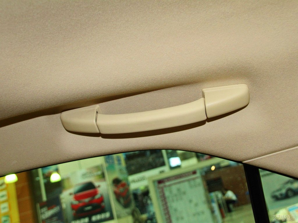 深紅云母色皇冠車廂內(nèi)飾圖片