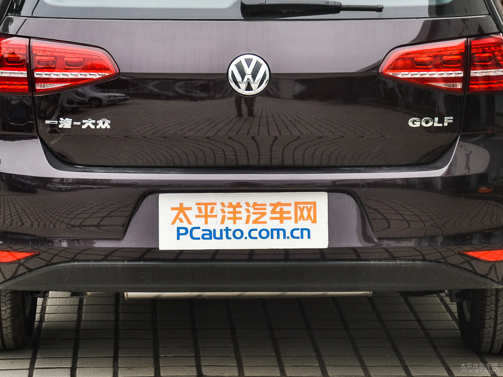 魅力紫高爾夫車尾外觀圖片
