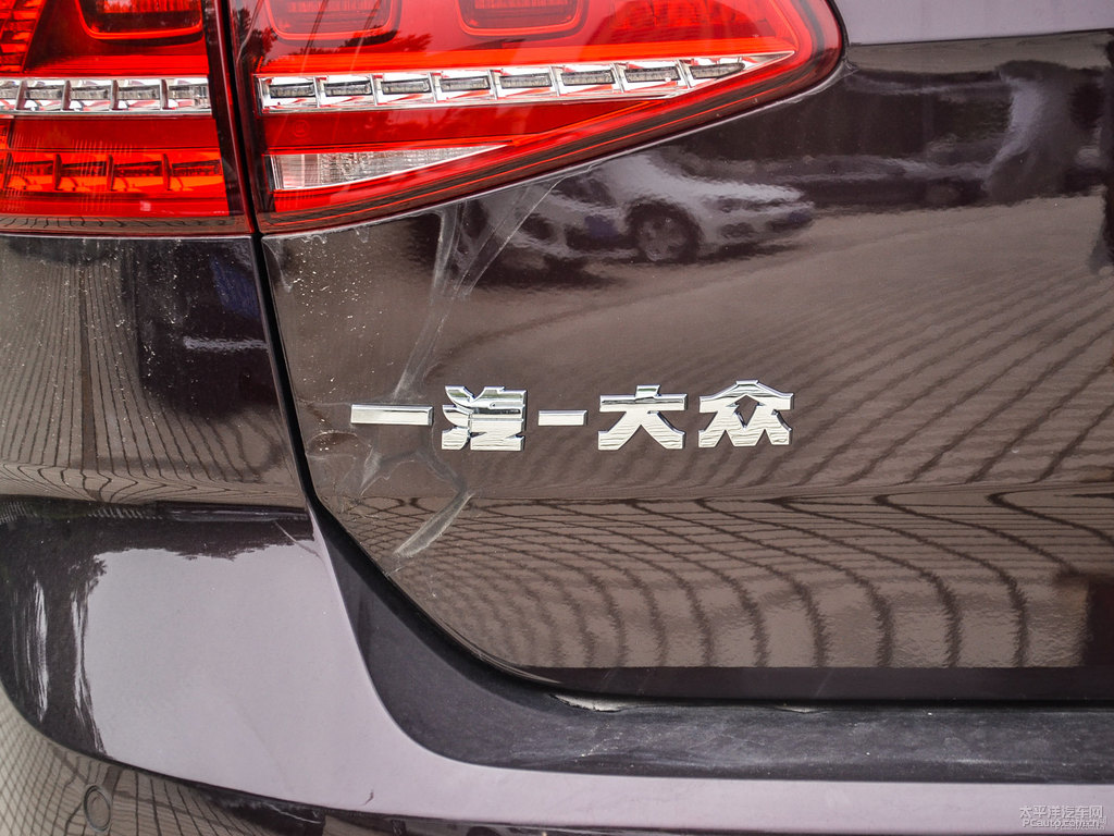 魅力紫高爾夫車尾外觀圖片
