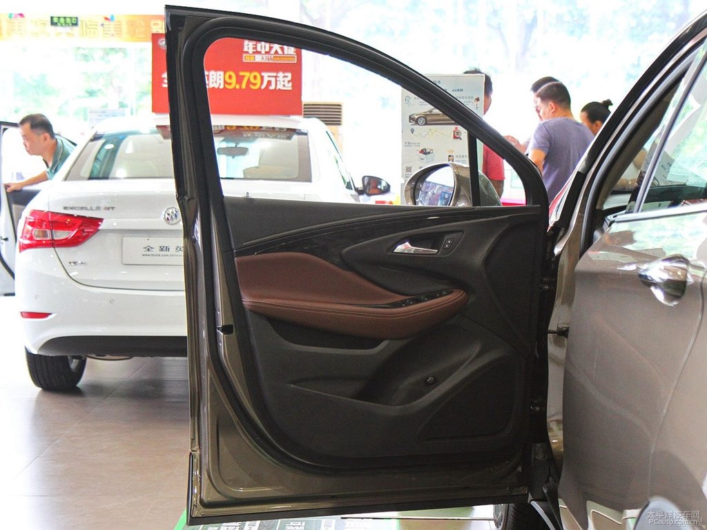 托帕石棕昂科威車廂內(nèi)飾圖片
