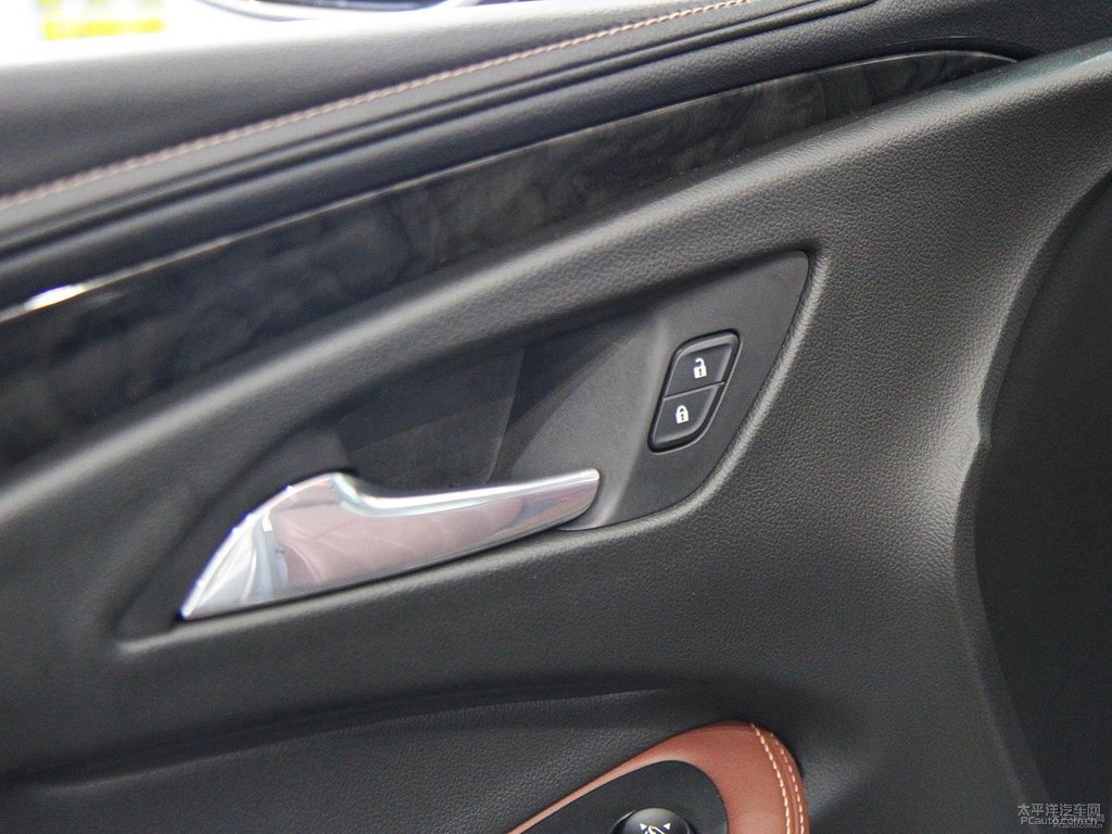 托帕石棕昂科威車廂內(nèi)飾圖片