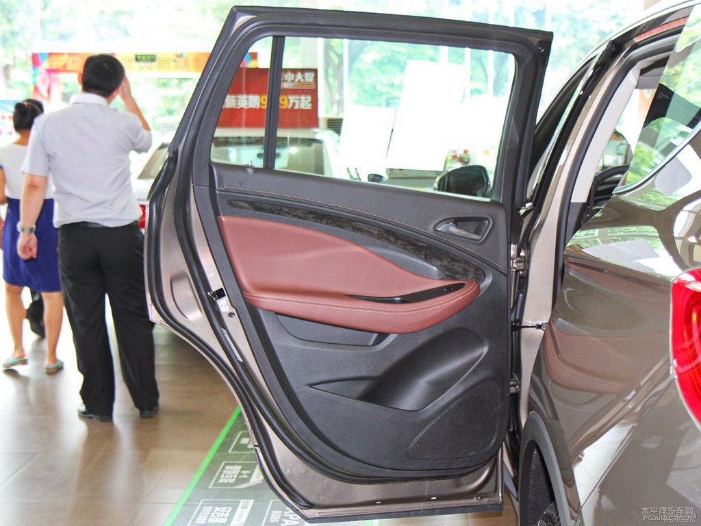 托帕石棕昂科威車廂內(nèi)飾圖片