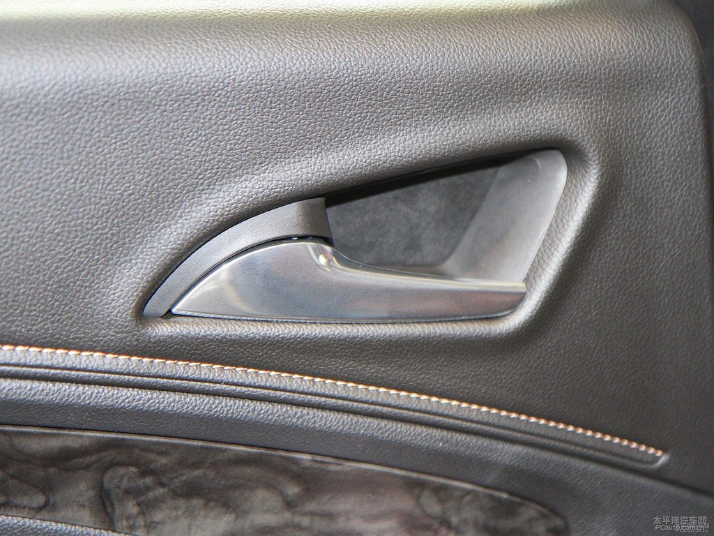 托帕石棕昂科威車(chē)廂內(nèi)飾圖片