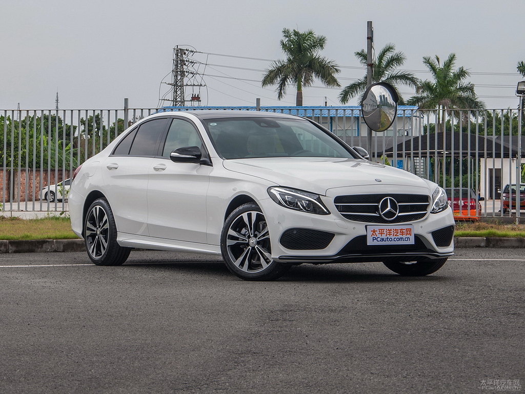 北極白奔馳C級(jí)整車外觀外觀圖片