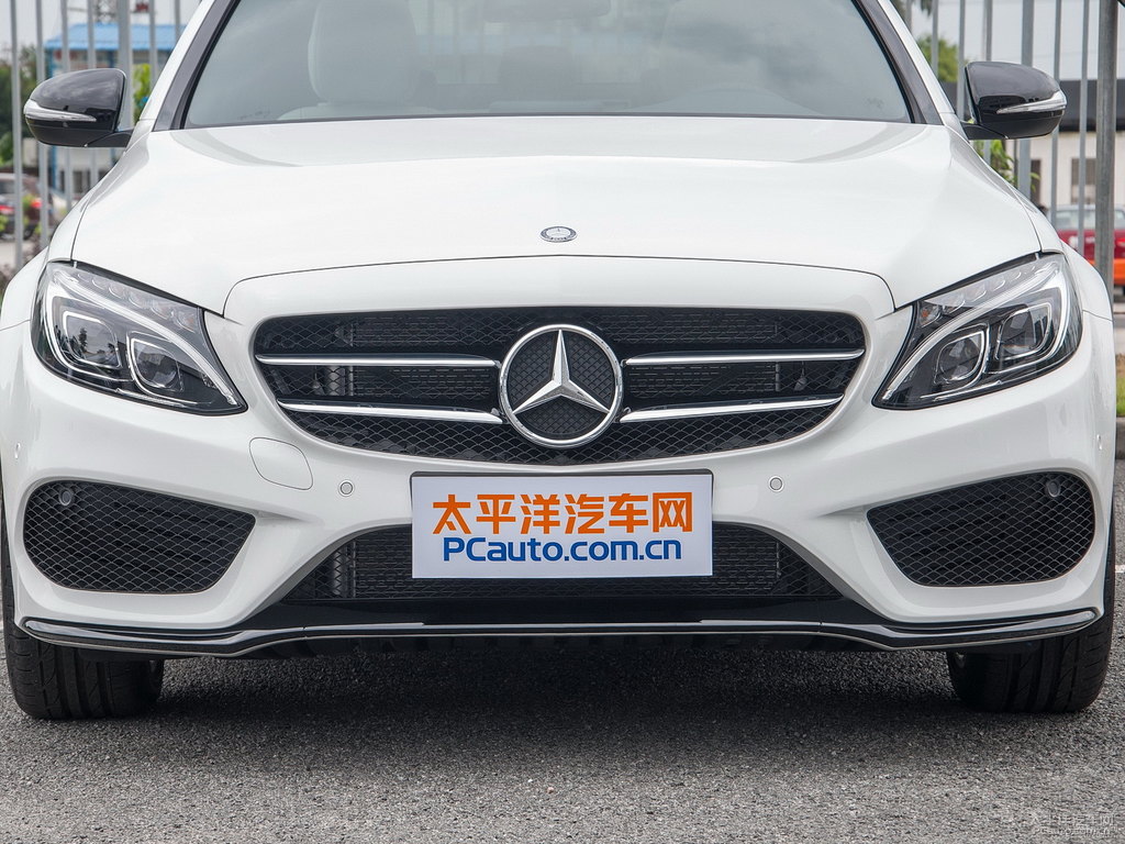 北極白奔馳C級(jí)車(chē)頭外觀圖片