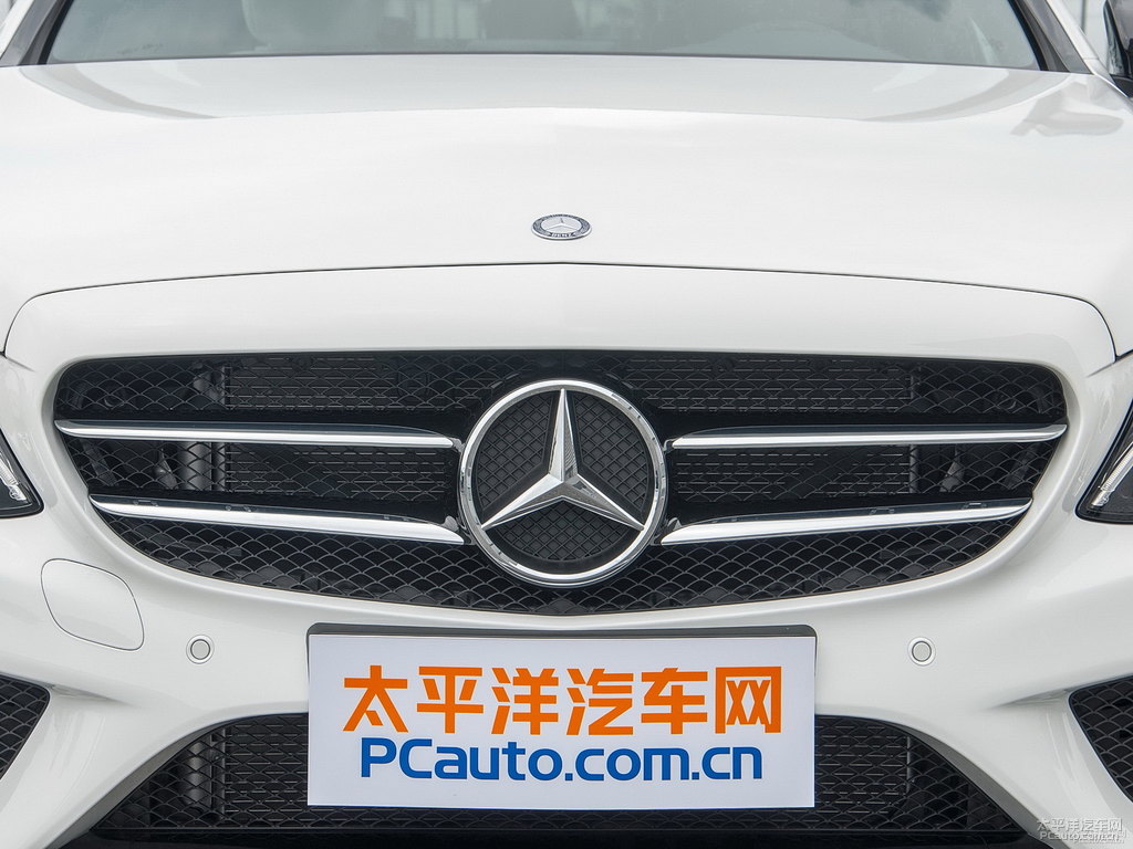 北極白奔馳C級(jí)車頭外觀圖片