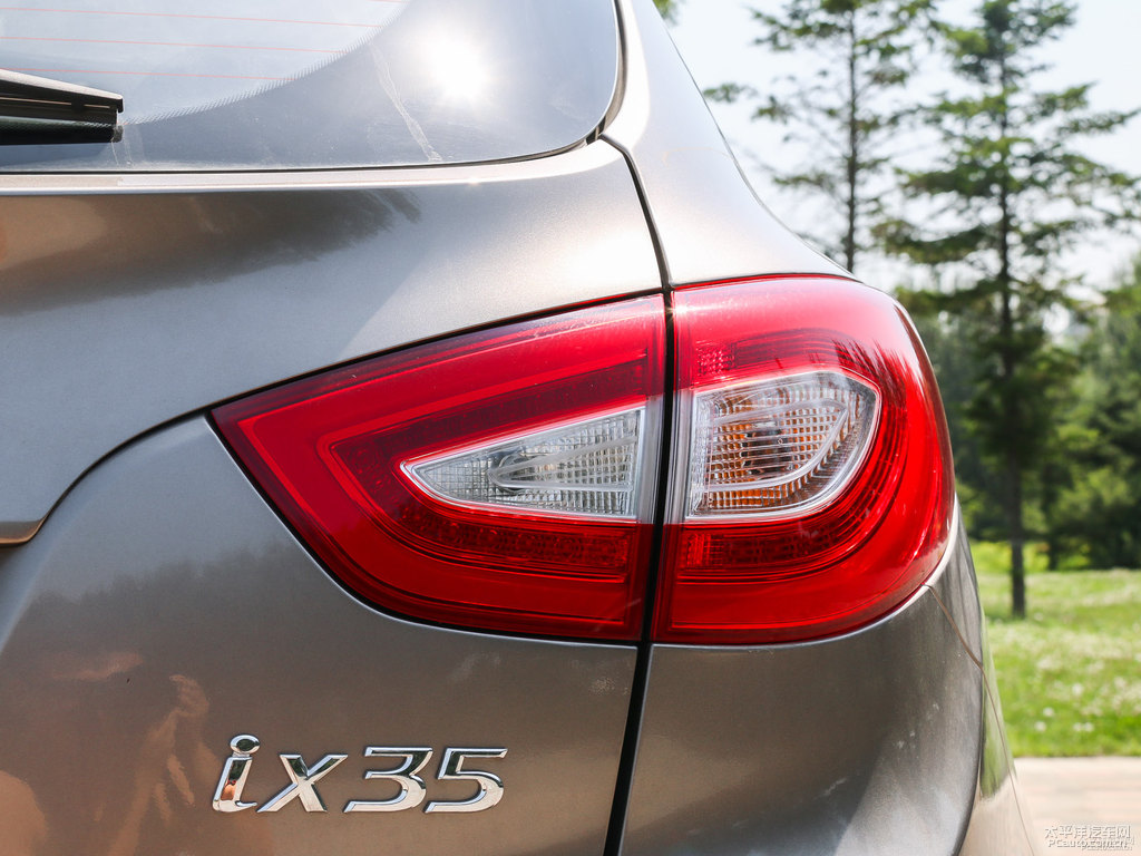 閃銅北京現(xiàn)代ix35車尾外觀圖片