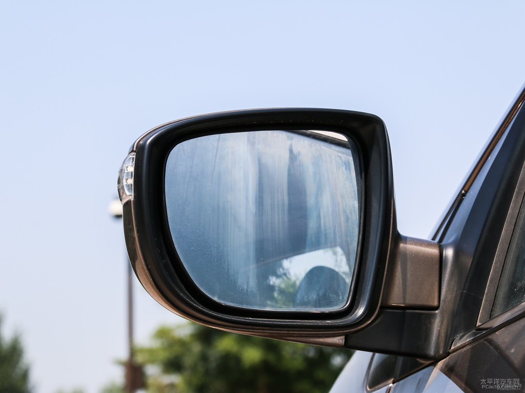 閃銅北京現(xiàn)代ix35車(chē)身外觀圖片