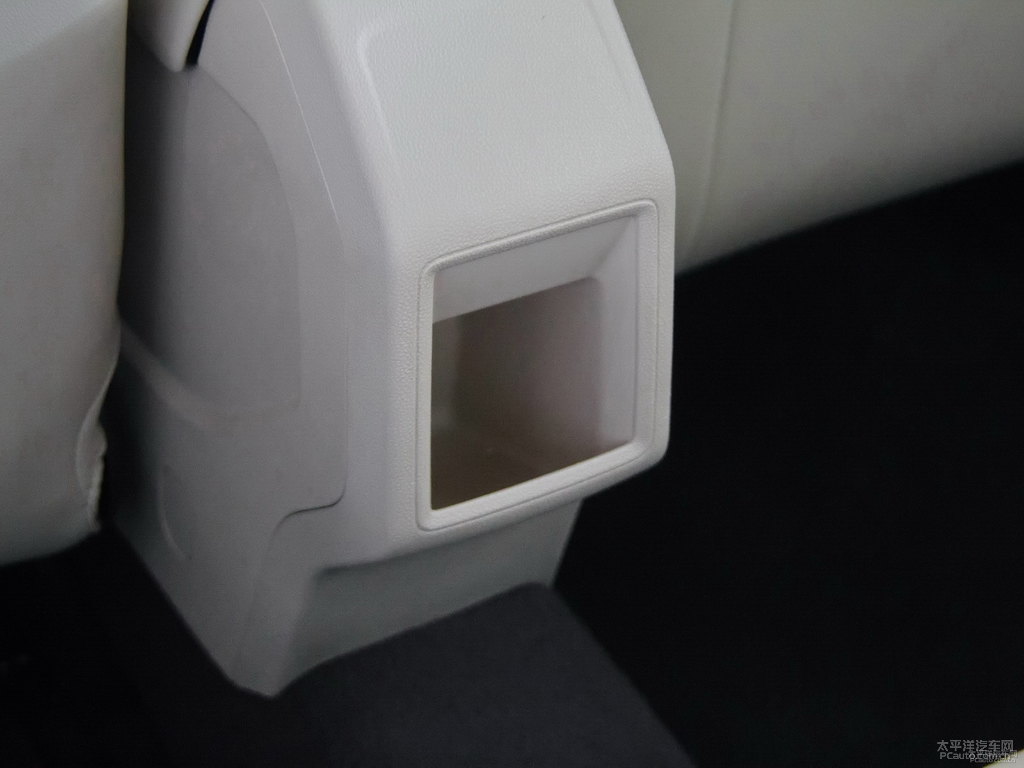 銳雅紅朗逸儲物空間空間圖片