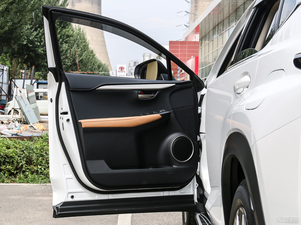 超音速石英白雷克薩斯NX車廂內(nèi)飾圖片