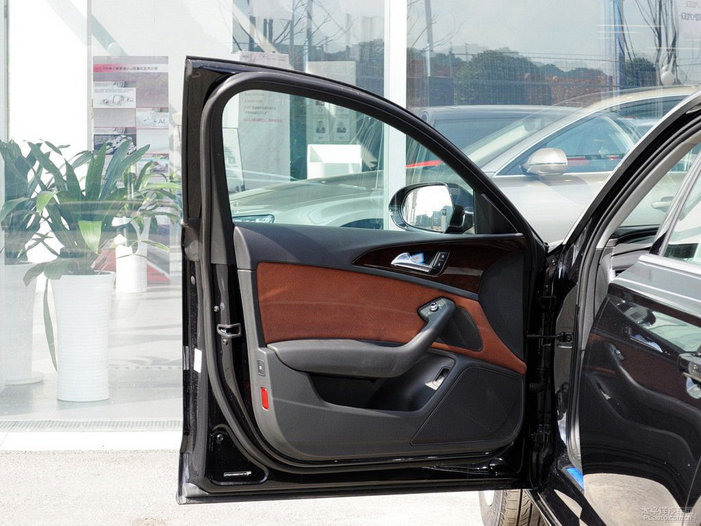 幻影黑奧迪A6L車廂內(nèi)飾圖片