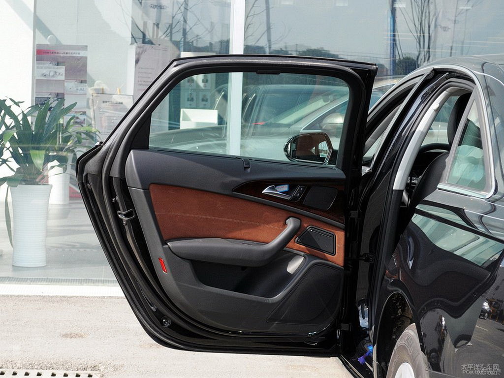 幻影黑奧迪A6L車廂內(nèi)飾圖片