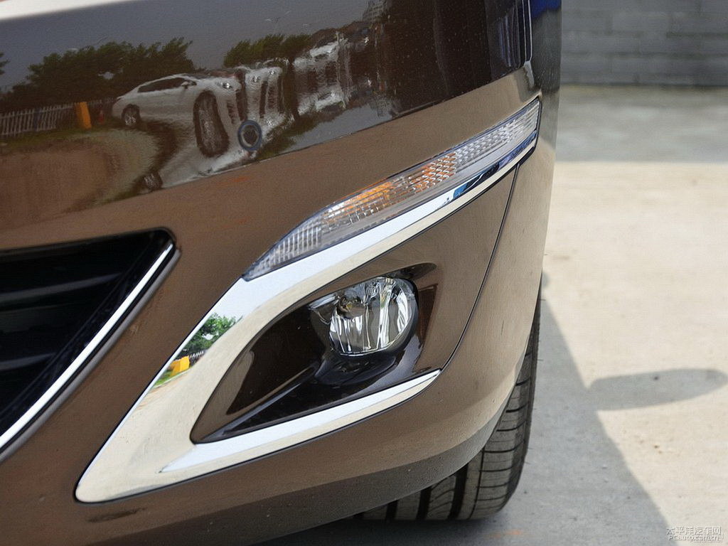 松木棕標(biāo)致408車(chē)頭外觀圖片