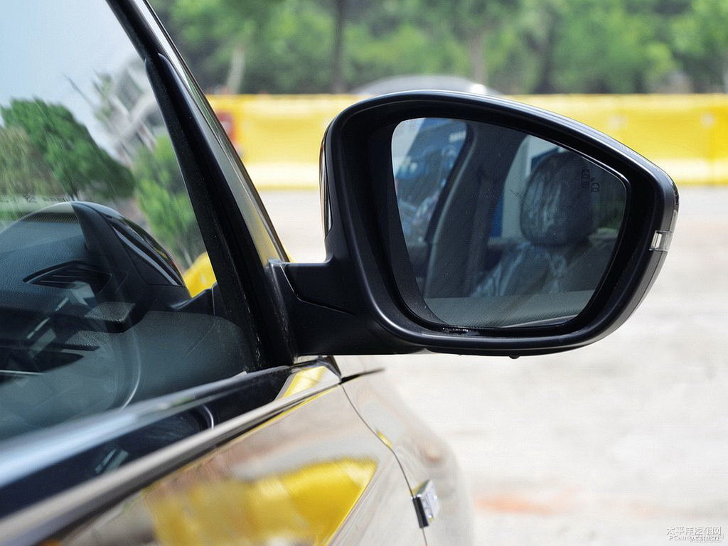 松木棕標致408車身外觀圖片