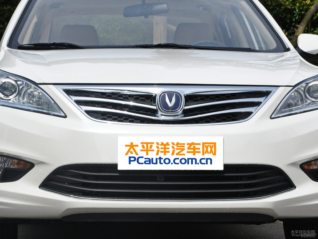 珍珠白逸動(dòng)車頭外觀圖片