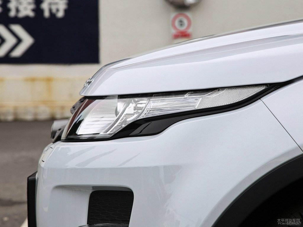 富士白攬勝極光車頭外觀圖片
