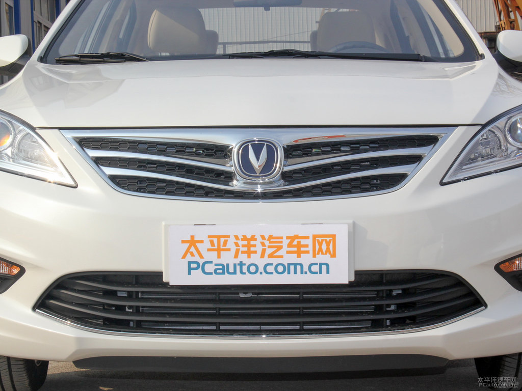 珍珠白逸動(dòng)車頭外觀圖片