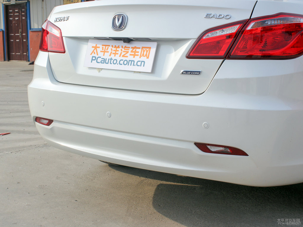 珍珠白逸動車尾外觀圖片