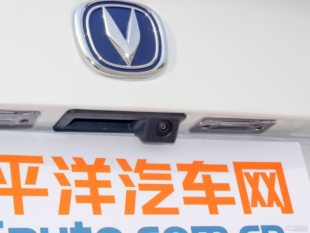 珍珠白逸動(dòng)車尾外觀圖片