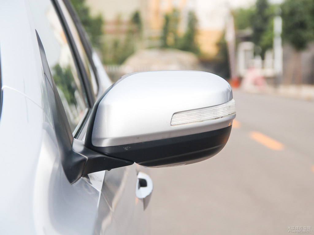絲緞銀凌派車身外觀圖片