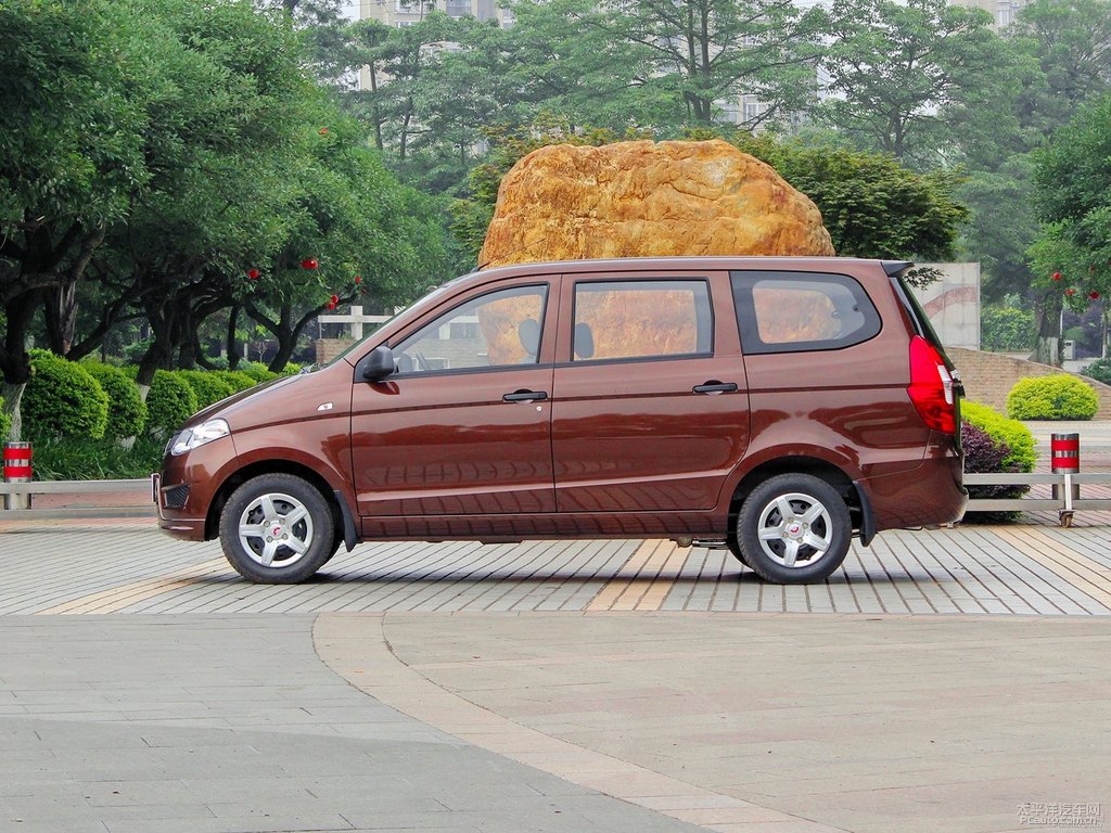 大地棕五菱宏光S整車外觀外觀圖片