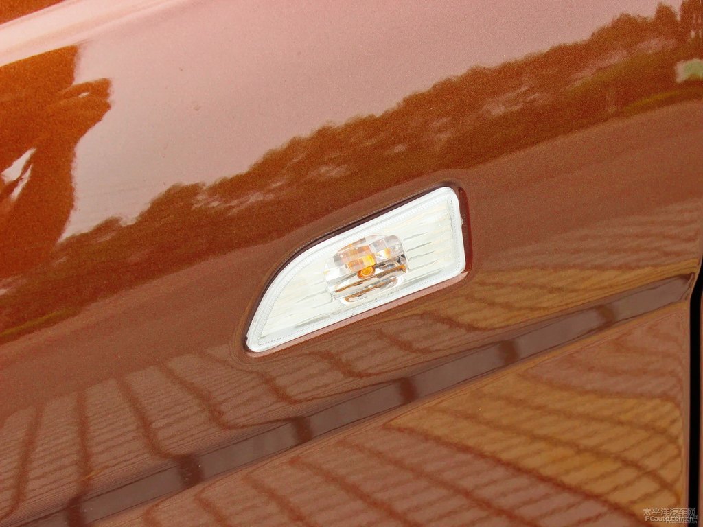 大地棕五菱宏光S車身外觀圖片