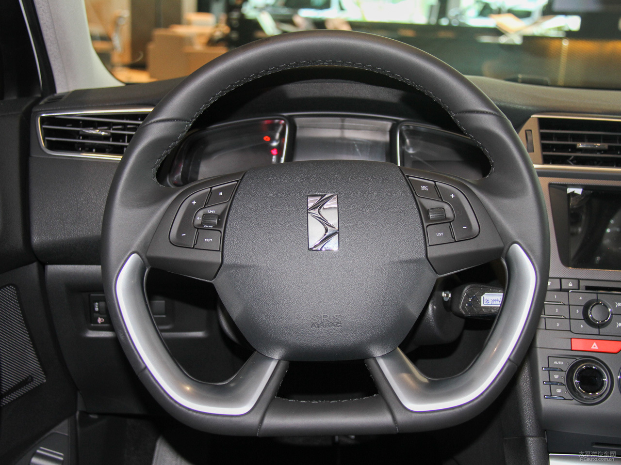 DS 5LS內(nèi)飾高清大圖