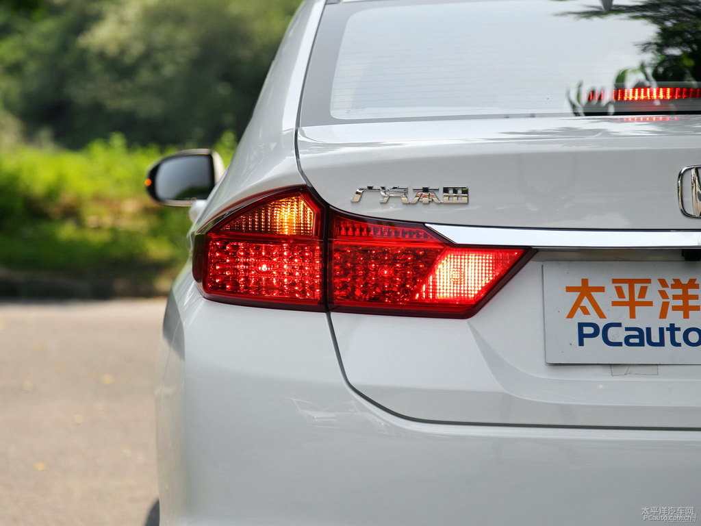 塔夫綢白鋒范車尾外觀圖片