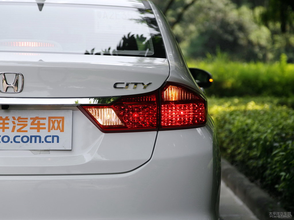 塔夫綢白鋒范車尾外觀圖片